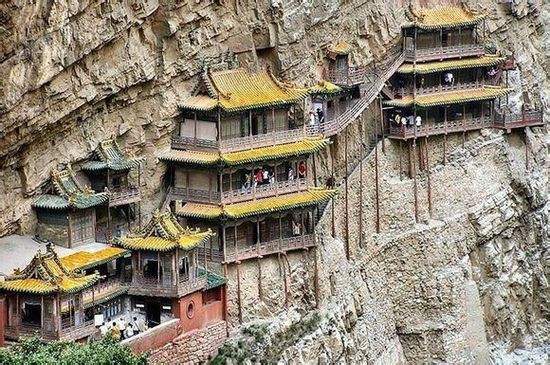 Chùa Huyền Không Sơn Tây (Trung Quốc): Nằm trên vách núi, cao 75m.