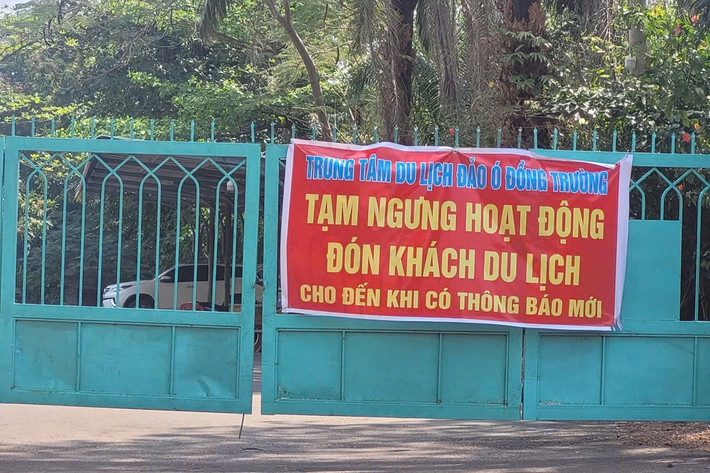 Theo đó, đơn vị khai thác đã đóng cửa, treo băng rôn "Tạm ngưng hoạt động đón khách du lịch cho đến khi có thông báo mới". Ảnh Internet