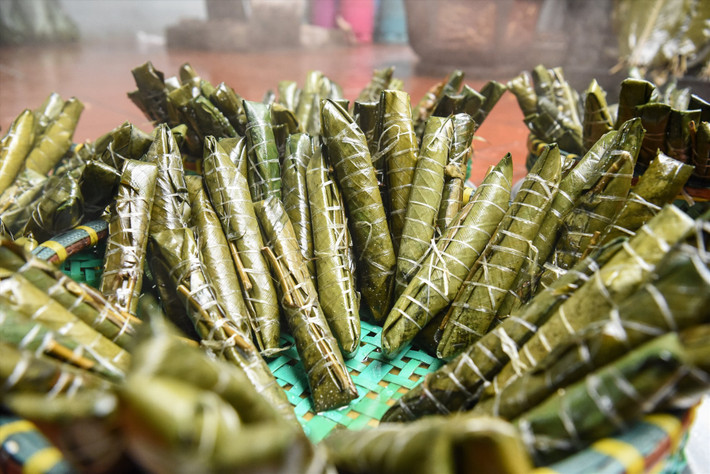 Ai từng ăn bánh tẻ một thứ quà quê nổi tiếng của thị trấn Chờ, huyện Yên Phong, tỉnh Bắc Ninh, sẽ không thể nào quên được vị ngọt từ thịt, mùi thơm của hành, cái giòn của mộc nhĩ và sự dẻo thơm của bột bánh. Ảnh Internet