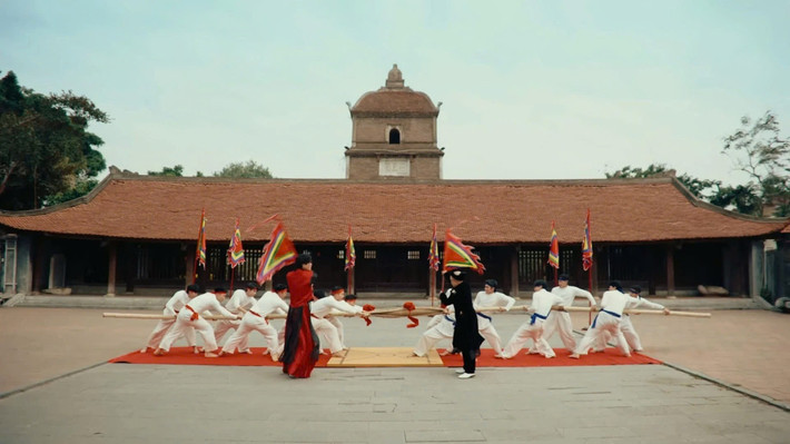Chùa Dâu (xã Thanh Khương, thị xã Thuận Thành), là một trong những ngôi chùa cổ nhất Việt Nam, nơi khởi nguồn của đạo Phật. Đây là một trong những điểm du lịch tâm linh tiêu biểu của tỉnh Bắc Ninh, thu hút rất nhiều khách du lịch trong và ngoài nước đến hành hương. Lễ hội chùa Dâu diễn ra vào ngày 8/4 Âm lịch hàng năm. Ảnh MV Bắc Bling (Bắc Ninh)