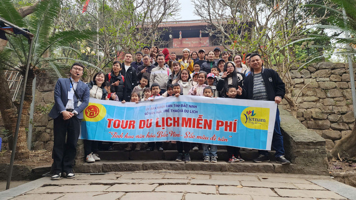 Một trong những chính sách tiêu biểu là chương trình miễn phí vé xe buýt nội tỉnh dành cho du khách. Điều này ngay lập tức thu hút sự quan tâm của đông đảo dân tình, không chỉ với người dân trong tỉnh mà còn với các du khách đến từ nhiều nơi khác. Ảnh Báo Giao thông