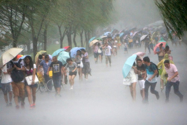 Bão Soudelor đổ vào tỉnh Chiết Giang, Trung Quốc.