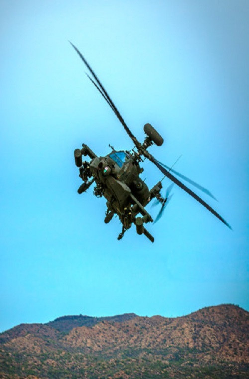 Bán kính chiến đấu của AH-64 Apache là 480 km, phạm vi hoạt động tối đa 1.900km, trần bay 6.400m. Ảnh: Boeing.