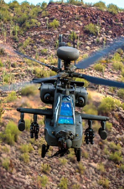 AH-64 Apache có hai cánh phụ bên hông với các mấu treo có thể mang theo 16 tên lửa chống tăng AGM-114 Hellfire, giá phóng rocket không điều khiển Hydra 70 mm, tên lửa không đối không tầm thấp AIM-92 Stinger. Ảnh: Boeing.