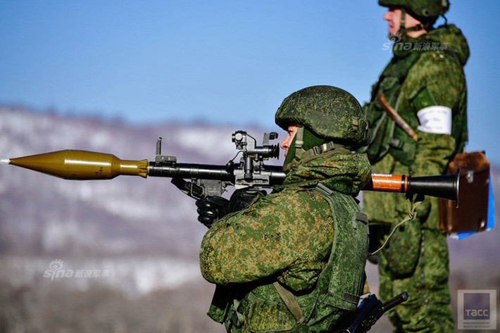 Súng chống tăng RPG-7 do Cục thiết kế Bazalt phát triển cho Quân đội Liên Xô từ năm 1961. Đây được coi là vũ khí chống tăng cá nhân huyền thoại của các huyền thoại trong lịch sử thế giới với 9 triệu khẩu được chế tạo, sử dụng chiến đấu suốt từ những năm 1960 đến tận hôm nay.