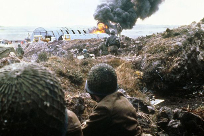 Ngày 2/4/1982, chính quyền quân sự Argentina chính thức đưa quân chiếm quần đảo Falkland nằm cách bờ biển cực nam của Nam Mỹ Đại Tây Dương khoảng 500 km lúc đó do Anh kiểm soát. Ba ngày sau, London phản ứng bằng cách gửi một lực lượng đặc nhiệm hải quân để loại bỏ quân Argentina chiếm đóng trên đảo. Nguồn ảnh: mirror.co.uk.