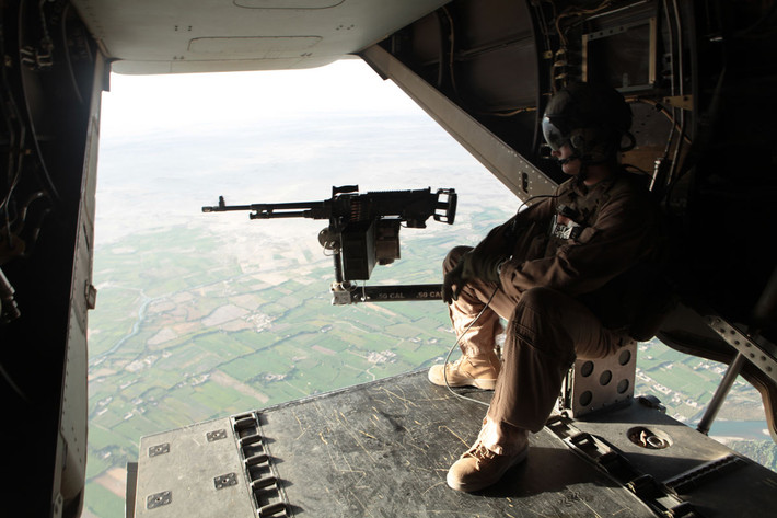 Phía sau khoang của MV-22 Osprey nơi có cửa lên xuống để triển khai quân và cũng là nơi đặt hoả lực đuôi. Nguồn ảnh: Military.