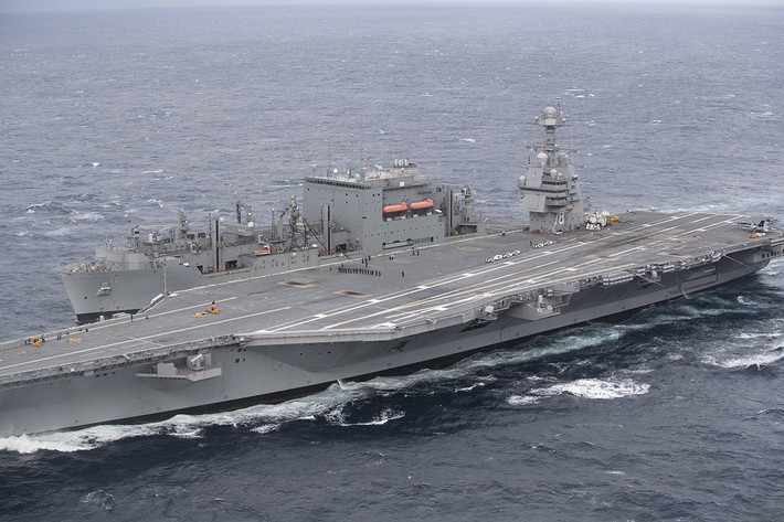 Tuy nhiên các vấn đề nghiêm trọng mà tàu sân bay USS Gerald R. Ford liên tục gặp phải trong thời gian gần đây đã khiến dư luận Mỹ hoang mang. Thậm chí nhiệm vụ "tối thiểu" của một tàu sân bay đó là cất - hạ cánh máy bay chiếc Gerald R. Ford cũng vẫn chưa thực hiện được một cách trơn tru. Nguồn ảnh: BI.