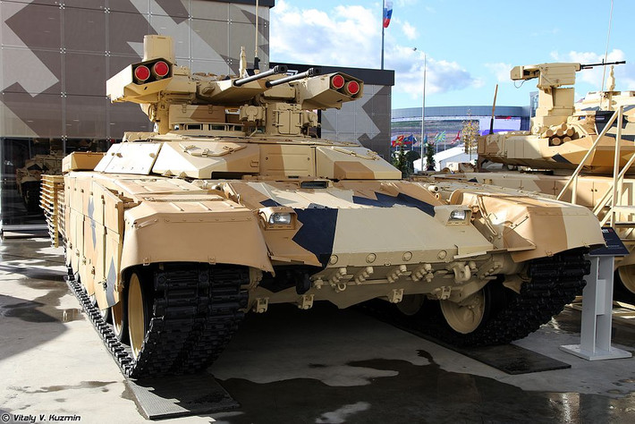BMPT là sản phẩm ra đời sau kinh nghiệm xương máu của Nga khi chiến đấu ở Checnya. Theo đó, xe tăng sẽ không hiệu quả khi tác chiến trong môi trường đô thị và BMPT được ra đời để khăc phục những yếu điểm của xe tăng chủ lực khi hoạt động trong môi trường này. Hiện Nga cũng mới chỉ có 10 chiếc BMPT trong biên chế. Nguồn ảnh: Wikipedia.