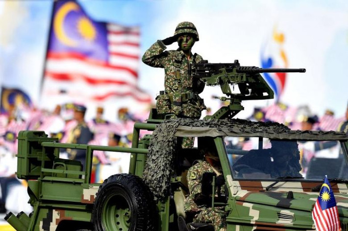 Xe vận tải cỡ nhỏ của quân đội Malaysia với súng máy .50 Cal (12,7mm) đặt trên nóc. Nguồn ảnh: ST.