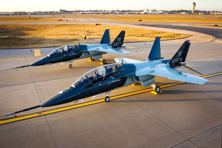 T-38 Talon được gia nhập Không quân Mỹ và trở thành máy bay huấn luyện từ năm 1961 cho tới tận ngày nay. Điều đó đồng nghĩa với việc, các phi công Mỹ đã từng bay ở Việt Nam cho tới các phi công Mỹ chiến đấu ở Afghanistan sau này, tất cả đều được huấn luyện trên chiếc T-38 Talon. Nguồn ảnh: Tube.