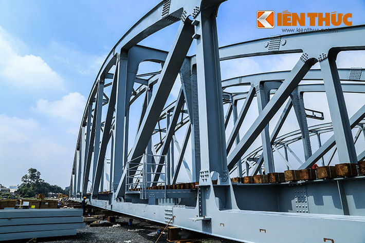 Trước đó, vào ngày 15/6, tại buổi kiểm tra trên công trường cầu Ghềnh, Thứ trưởng Bộ GTVT Nguyễn Ngọc Đông nhận định, các nhịp dầm cầu Ghềnh đều được thử tải và được các chuyên gia kiểm tra kỹ từ các mối hàn và tất cả đều đảm bảo chất lượng theo yêu cầu. Do có đội ngũ công nhân có tay nghề làm rất nhanh, vượt tiến độ nhưng vẫn đảm bảo tốt yêu cầu kỹ thuật. Hiện nay, việc hoàn thành sớm công trình phụ thuộc vào công tác lao dầm.