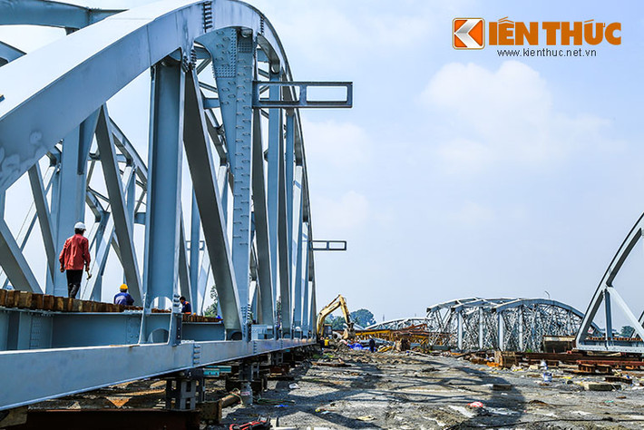 Các nhịp dầm mới được thiết kế vững chắc hơn so với các nhịp dầm cầu Ghềnh cũ.