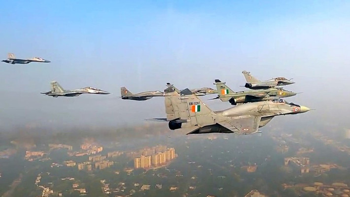 "Do MiG-29 không còn được sản xuất nên Nga đã lên kế hoạch sử dụng những khung thân máy bay từ thời Liên Xô hiện đang nằm trong kho dự trữ và nâng cấp chúng lên tiêu chuẩn MiG-29UPG theo yêu cầu từ IAF".