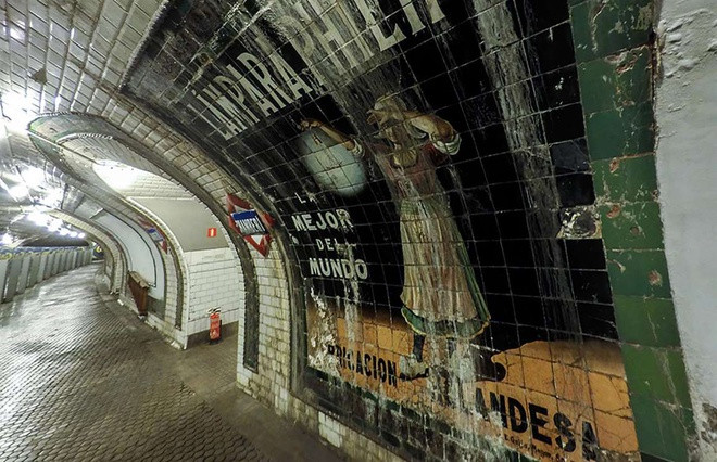 Estacion de Chamberi, Madrid, Tây Ban Nha: Estacion de Chamberi là ga dừng chân trên tuyến metro của thành phố, đã đóng cửa năm 1966. Đến năm 2008, nhà ga này mở cửa trở lại cho du khách tham quan. Tới đây bạn có thể tận hưởng không khí vắng lặng cùng những kỷ vật có tuổi đời hàng thế kỷ.