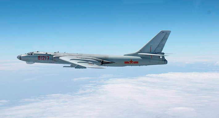 Theo Sputnik đưa tin cho hay, vào cuối tuần trước Trung Quốc đã triển khai các máy bay ném bom H-6K và cả máy bay trinh sát điện tử Tu-154MD cùng một loạt chiến đấu cơ của nước này đã bay sát khu vực eo biển Miyako của Nhật Bản, buộc Tokyo phải điều các chiến đấu cơ lên trên không để đánh chặn. Nguồn ảnh: Sputnik.