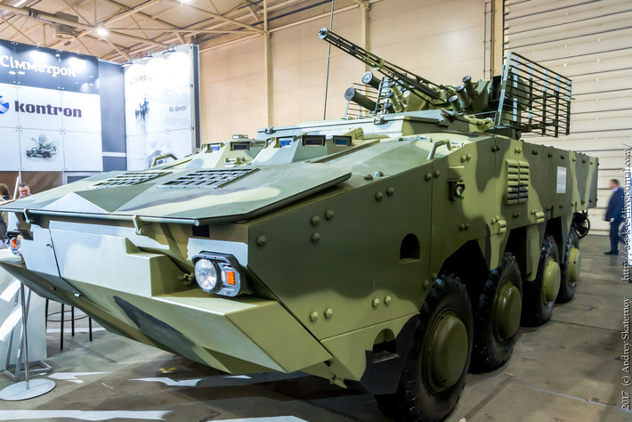 Có trọng lượng vào khoảng 24,7 tấn, BTR-4MV1 sử dụng hệ thống dẫn động 8x8 bánh cho phép nó vượt địa hình rất tốt. Xe có tốc độ tối đa lên tới 110 km/h. Nguồn ảnh: History.
