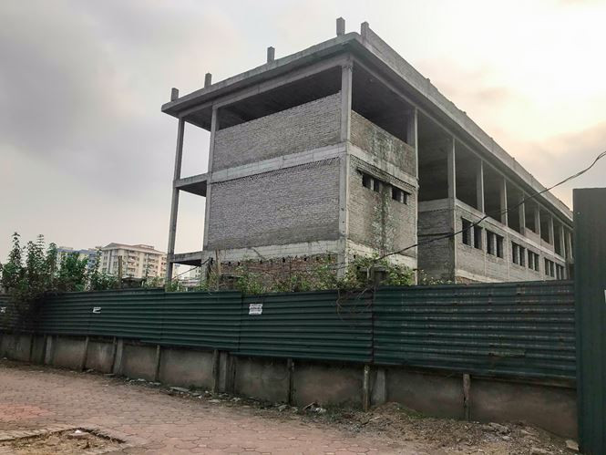 Hiện trạng còn rất nhiều công trình, trong đó nhiều khu đất là công trình hạ tầng kỹ thuật của KĐTM Việt Hưng vẫn chưa hoàn thành thậm chí bỏ hoang lâu năm.