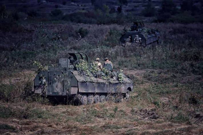 Chiếc IFV đặc biệt này được Ukraine chế tạo lại từ thân xe bọc thép chở quân bánh xích MT-LB của Liên Xô, phương tiện này hiện có số lượng lớn trong các kho chứa thiết giáp.