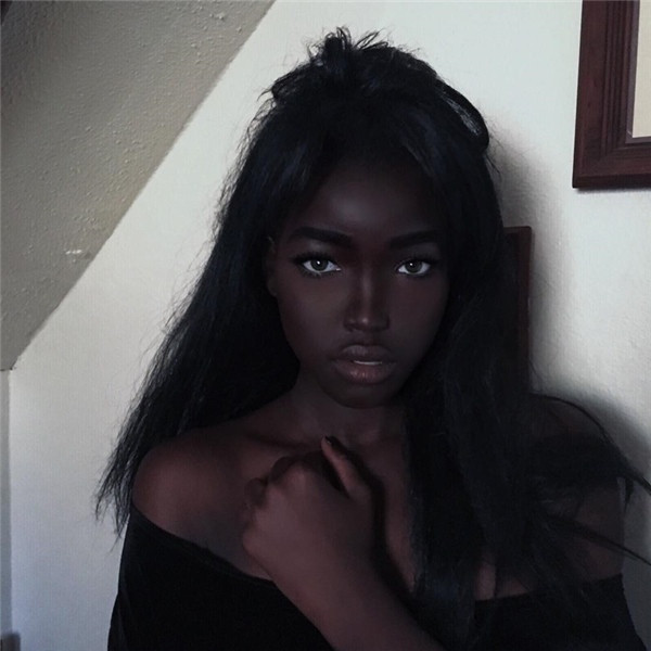 Black Hannah Montan sở hữu gương mặt với những chi tiết hoàn hảo.