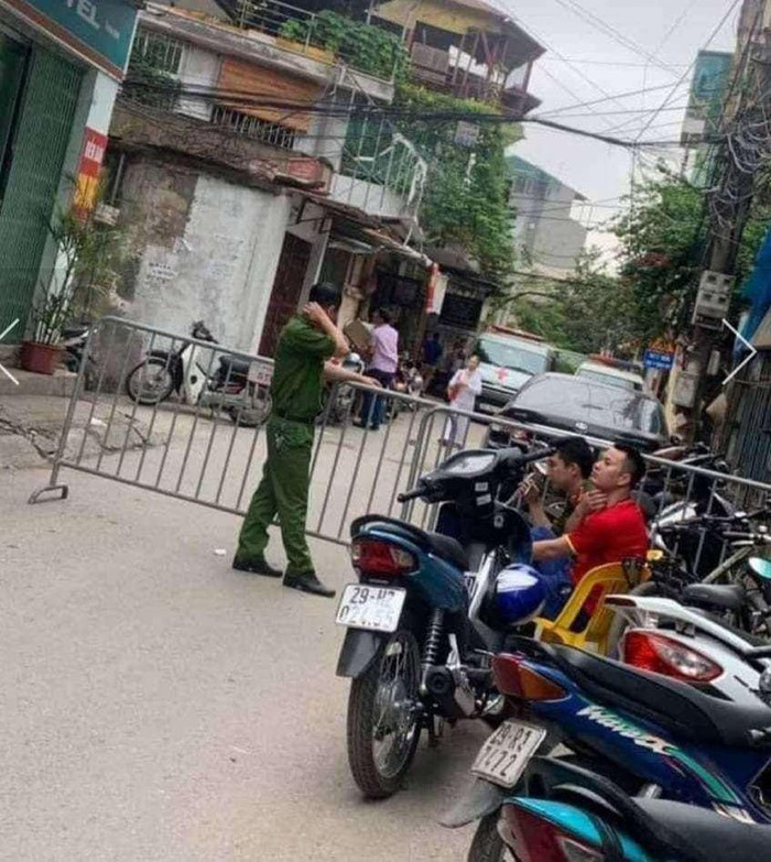 4. Con trai sát hại bố do mâu thuẫn sinh hoạt gia đình: Ngày 7/5, Phạm Hữu Đạt (sinh năm 1986, ở Mai Động, quận Hoàng Mai) đã ra tay sát hại ông Phạm Văn Út (SN 1950, là bố đẻ của Đạt). Sau khi xảy ra sự việc, Đạt đã bỏ chạy khỏi hiện trường. (Ảnh: Giaothong)