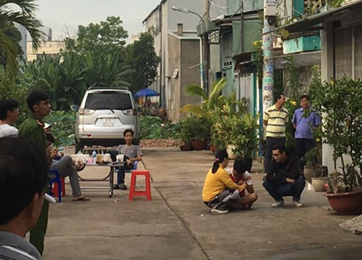 5. Nghịch tử sát hại bà, mẹ và dì ruột tại nhà: Ngày 2/5, ông Trương Văn H. (SN 1957, cha của Tín) đang ở nhà cùng mẹ vợ là bà Lê Thị Điểu (SN 1942, bà của Tín), vợ là Nguyễn Thị Ngọc Thúy (SN 1963, mẹ của Tín) và dì ruột là Nguyễn Thị Ngọc Kiều (SN 1965) thì con trai tên là Trương Tín (SN 1990) có biểu hiện ngáo đá và lên lầu 2 cầm hung khí sát hại bà ngoại, mẹ ruột và bà Thúy.