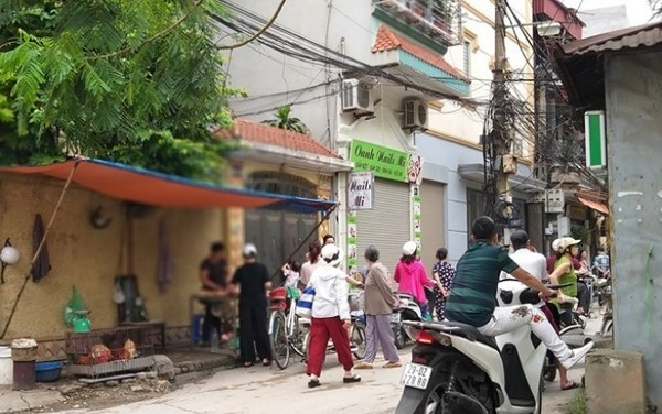 Đến chiều cùng ngày (7/5), Công an quận Hoàng Mai, Hà Nội đã bắt giữ được đối tượng Phạm Hữu Đạt. Nguyên nhân được xác đinh là do xảy ra mâu thuẫn sinh hoạt giữ hai bố con. (Ảnh: Infonet)