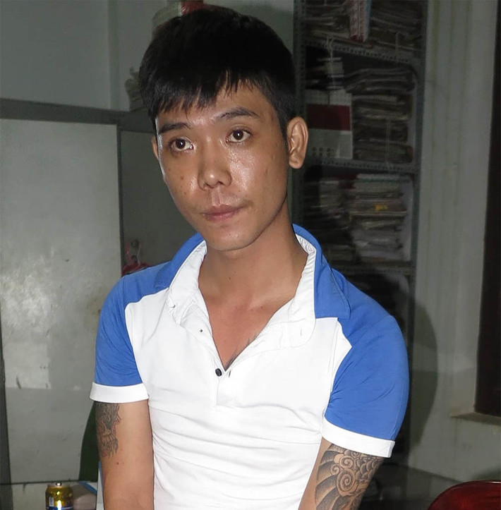 6. Nghịch tử cầm dao sát hại mẹ đẻ, chém bạn gái bị thương: Tối 1/5, Ngô Đình Hân (SN 1994, ngụ TP Tây Ninh) cùng bạn gái đến nhà mẹ đẻ là bà Đoàn Thị Đeo (SN 1959 tại xã Hiệp Tân, huyện Hòa Thành) để chơi rồi ngủ lại. Nghe tiếng bạn gái và mẹ nói chuyện, Hân bất ngờ đứng dậy to tiếng, đạp chân lên ván làm hai người hoảng sợ bỏ chạy vào nhà dân thì bị Hân đuổi theo đâm nhiều nhát vào người bà Đeo dẫn đến tử vong, Hân tiếp tục đâm một nhát vào người bạn gái rồi bỏ về nhà nằm ngủ rồi bị cơ quan công an bắt ngay sau đó.