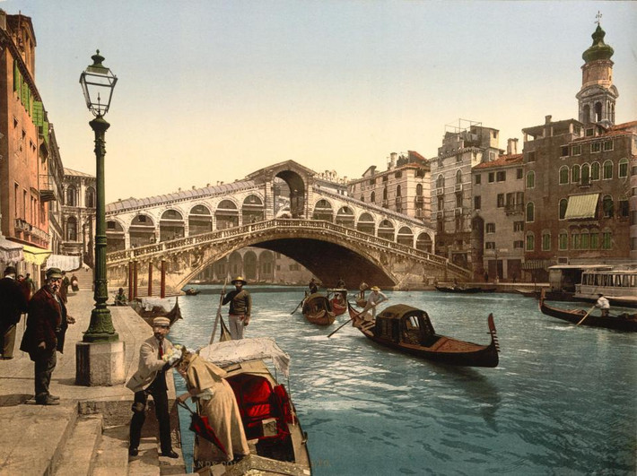 Hình ảnh thuyền bè tấp nập ở Grand Canal - con kênh lớn nhất và là đường thủy lộ quan trọng ở thành phố Venice hồi thế kỷ 19. Ảnh The Sun
