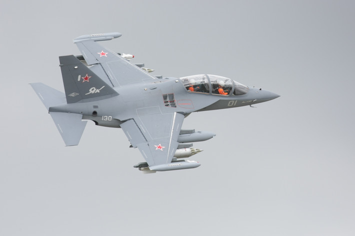 Mỗi chiếc Yak-130 có giá vào khoảng 15 triệu USD và tính tới năm 2017 trên thế giới đã có tổng cộng 140 chiếc chiến đấu cơ loại này được sử dụng tại khoảng hơn 10 quốc gia trên thế giới. Nguồn ảnh: Sina.