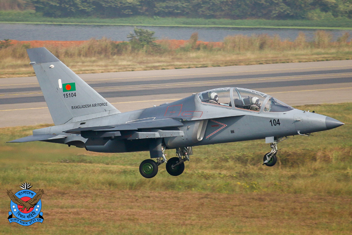 Yak-130 là dòng máy bay huấn luyện phản lực đa năng có khả năng hoạt động như một chiến đấu cơ hạng nhẹ được Nga sản xuất hàng loạt từ năm 2010. Nguồn ảnh: Aviation.