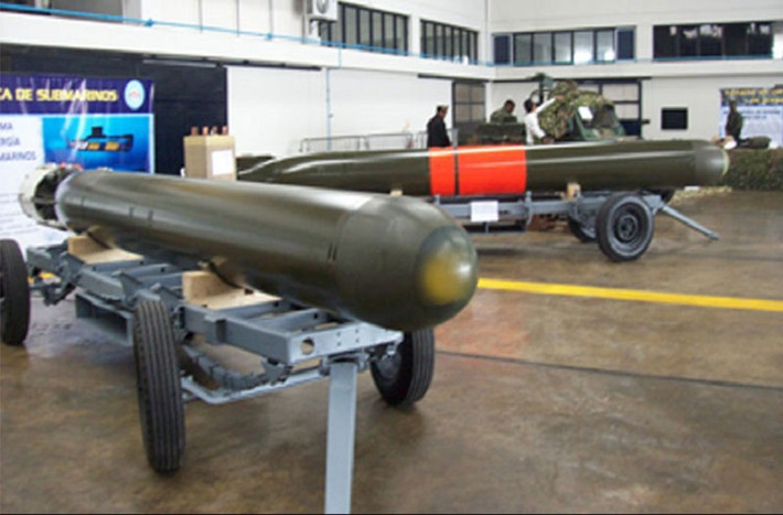 Giống như tên lửa C-705, ngư lôi SUT cũng được Indonesia mua lại công nghệ sản xuất của Đức và tự chế tạo trong nước. Hiện tại hầu hết các tàu ngầm hay tàu chống ngầm của Hải quân Indonesia đều trang bị loại ngư loại hạng nặng 533mm này. Nguồn ảnh: IndoMiliter
