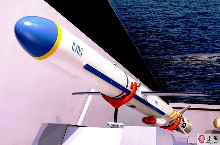 Indonesia đã mua tên lửa chống hạm C-705 của Trung Quốc kèm theo giấy phép sản xuất tên lửa này vào năm 2013. Giá trị thỏa thuận chuyển giao công nghệ sản xuất tên lửa chống hạm cho Indonesia không được tiết lộ nhưng nước này sẽ được tham gia khoảng 35% vào các công đoạn sản xuất tên lửa chống hạm C-705. Nguồn ảnh: Pojok Militer.