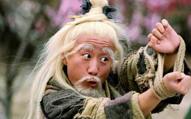 5. Tả Hữu Hỗ Bác (Song Thủ Hỗ Bác): Môn võ công do Chu Bá Thông sáng tạo ra, đòi hỏi người luyện phải dùng "nhất tâm nhị dụng" (tay trái vẽ hình tròn, tay phải vẽ hình vuông) và có tâm tính trong sáng, đơn thuần.