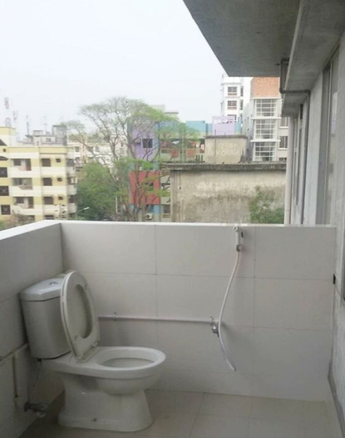 Nhà vệ sinh có view "triệu đô" không phải gia đình nào cũng có được.