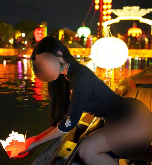 Áo dài Việt Nam là nét đẹp truyền thống, tôn vinh vẻ đẹp của người phụ nữ Việt. Tuy nhiên đã không ít lần áo dài bị làm xấu đi từ những phụ nữ ngoại quốc.