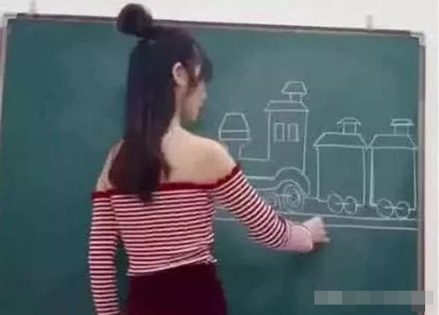 Từ áo trễ vãi, quần sooc ngắn cũn hay váy ôm cắt xẻ quá cao,...là những bộ trang phục các cô giáo diện khi lên lớp dạy học.