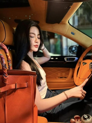 Mặc dù không hoạt động trong showbiz nhưng Chu Thành Huyền vẫn có lượng người theo dõi không nhỏ trên mạng xã hội.
