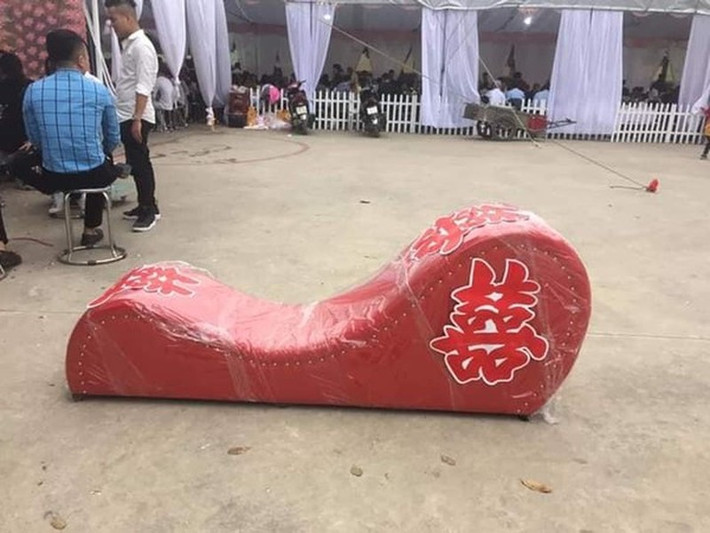 Thế nhưng nhiều người ủng hộ món quà thực tế này bởi chỉ có những người bạn thân mới biết cách để giúp cho ngày vui của bạn trở nên đáng nhớ nhất.