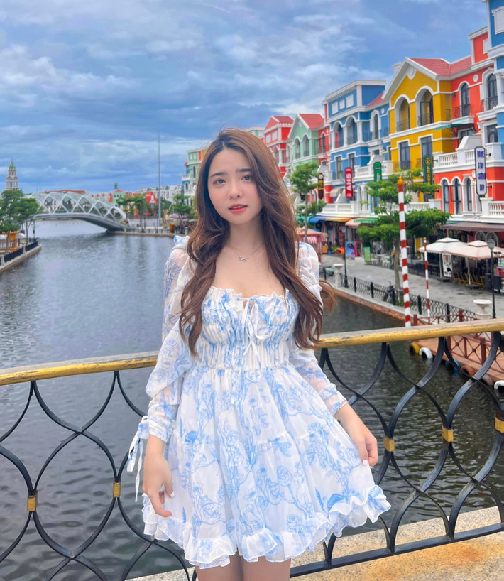 TikToker này thu hút sự chú ý nhờ sở hữu nhan sắc trong trẻo, đáng yêu và các clip vô cùng hài hước của mình.