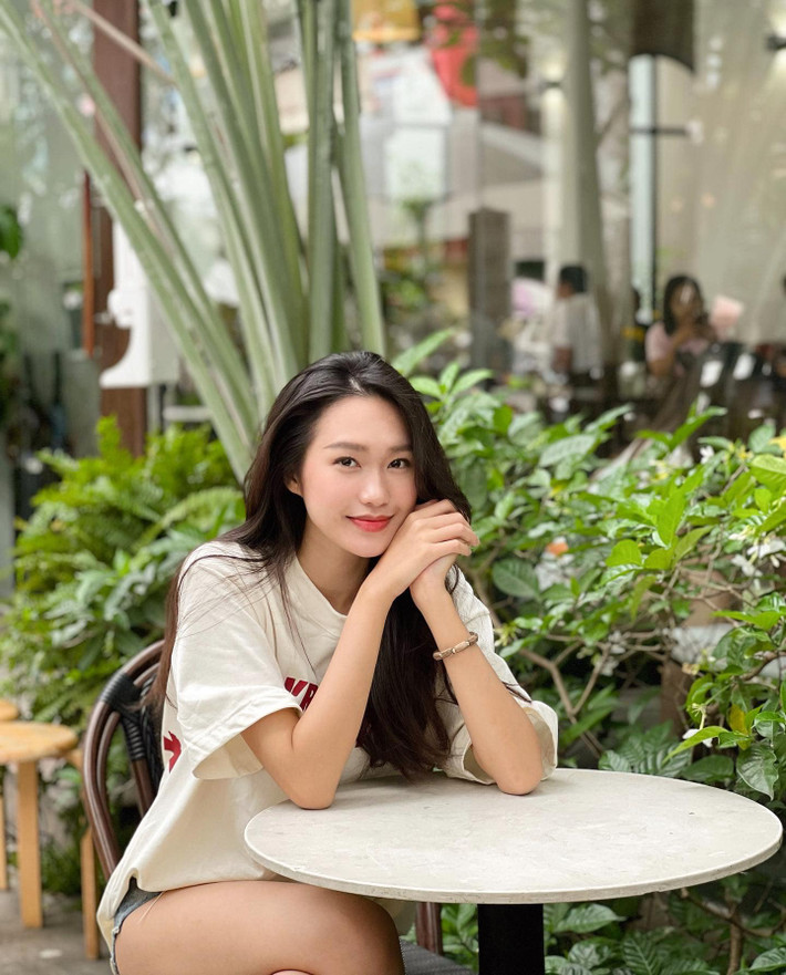 Được biết đến là bạn gái Đoàn Văn Hậu, Doãn Hải My cũng nhận về sự quan tâm lớn từ cộng đồng mạng.