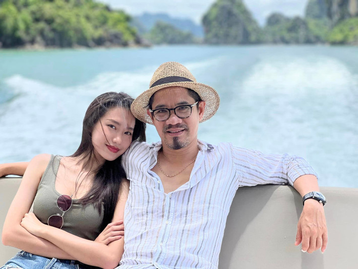 Mới đây, khi đăng ảnh chúc mừng sinh nhật bố trên trang cá nhân, Doãn Hải My khiến cộng đồng mạng trầm trồ bởi visual phụ huynh như tài tử màn ảnh.