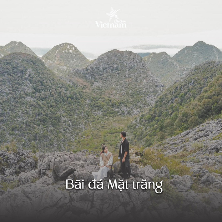 Với địa hình và vẻ đẹp tuyệt mỹ, bãi đá trên cao nguyên Hà Giang được xếp vào loại độc nhất vô nhị với cái tên trìu mến “Bãi đá Mặt trăng”. Đây cũng là địa điểm được nhiều người ghé thăm mỗi lần du lịch Hà Giang.