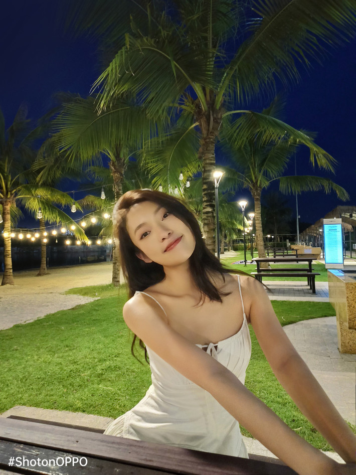 Nhờ sự nỗ lực, chăm chỉ làm việc mà hiện tại Khánh Vy đã trở thành một trong những MC nhà Đài được khán giả vô cùng yêu thích. Ảnh: FBNV