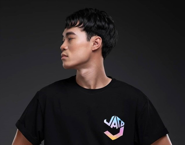 Văn Toàn được người hâm mộ gắn cho nickname "chủ tịch" để chỉ sự lắm tiền nhiều của mà nam cầu thủ sở hữu. Ảnh: FBNV