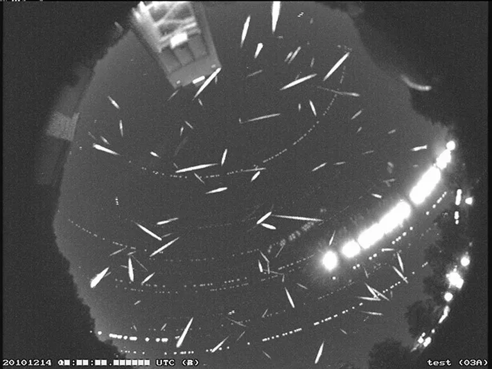 Trong điều kiện tốt, Geminids có thể mang lại trải nghiệm quan sát với khoảng 100 sao băng mỗi giờ vào lúc cực điểm. Một tuần sau, mưa sao băng Ursids cũng sẽ đạt cực điểm, tuy nhiên, đây là một trận mưa sao băng nhỏ và khó quan sát.