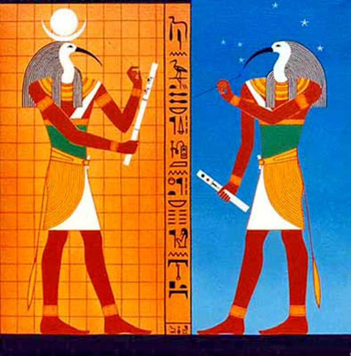 Đối với người Ai Cập, khỉ đầu chó còn là Thần Mặt trăng và trí tuệ - Thoth. Vị thần này được miêu tả mang hình hài của loài khỉ đầu chó.