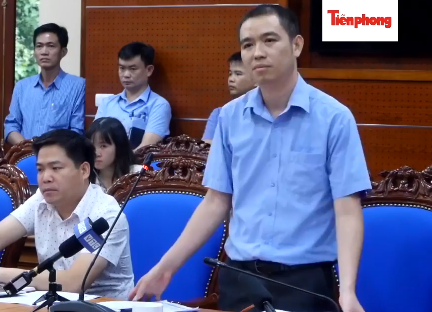Trả lời về việc liệu công ty nước sạch Sông Đà có đưa ra lời xin lỗi và đền bù thiệt hại với người dân Hà Nội hay không? ông nói: "Đối với vấn đề thiệt hại, chúng tôi là nạn nhân thiệt hại nhất". (Ảnh: Tienphong)