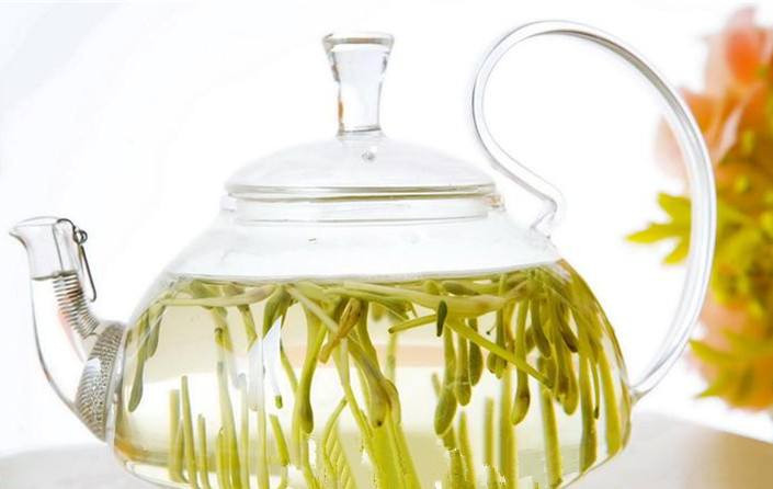 Thời tiết hanh khô, da thường nứt nẻ hoặc gây ngứa rát khó chịu, chỉ cần thường xuyên uống trà hoa kim ngân sẽ giúp giảm được triệu chứng này. Ảnh. 6681.