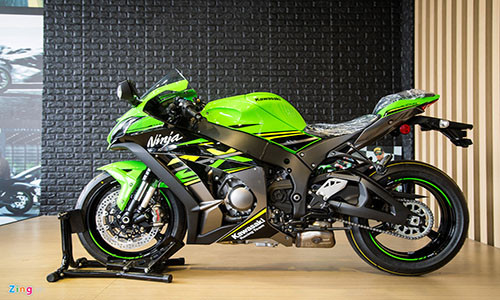 Kawasaki ZX-10R phiên bản 2018 vừa chính thức phân phối tại Việt Nam với mức giá 549 triệu đồng, bản hiệu năng cao Kawasaki ZX-10RR Limited Edition có giá 628 triệu đồng.